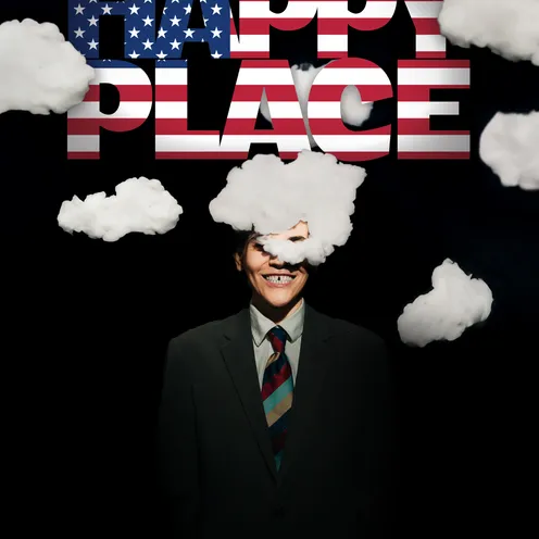 Plakat mit dem Schriftzug „HAPPY PLACE“ in US-Flaggen-Optik, umgeben von Wolken. Eine Person im Anzug lächelt, ihr Gesicht teilweise von einer Wolke verdeckt.