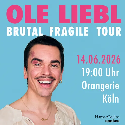 Quadratisches Tourposter mit hellblauem Hintergrund. Ein lächelnder Mann mit heller Haut, dunklen Haaren, Schnurrbart und Ohrring blickt frontal in die Kamera. Große pinke und weiße Schrift kündigt die „Brutal Fragile Tour“ am 14.06.2026 in Köln an.